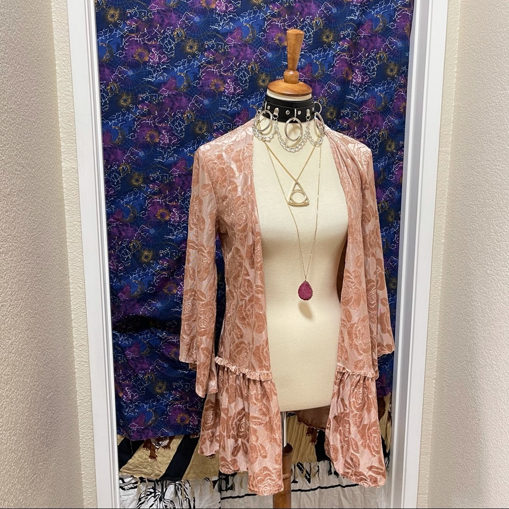 π Lovely Velvet ruffle cardigan - Picture 3 of 11